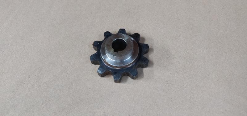 Pièce matériel de récolte - Cueilleur à maïs - PIGNON ENTRAINEMENT CHAINE CUEILLEUSE  Z=10 P=30 RUL