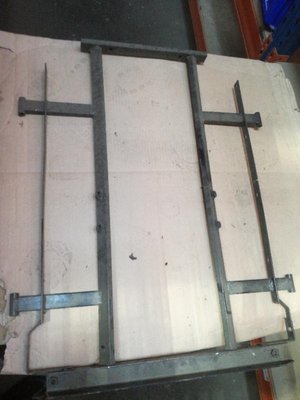Pièce matériel de récolte - Cueilleur à maïs - CHASSIS GAUCHE 80