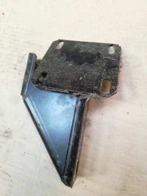 Pièce matériel de récolte - Cueilleur à maïs - BONNET SUPPORT LATERAL DROIT