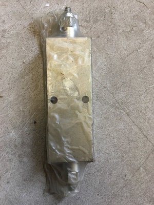 Pièce matériel de récolte - Cueilleur à maïs - VALVE HYDRAULIQUE