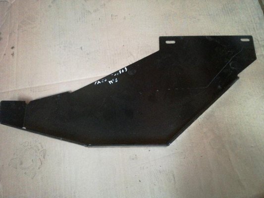 Pièce matériel de récolte - Cueilleur à maïs - DEFLECTEUR TOLE DE PROTECTION DE BROYEUR GAUCHE