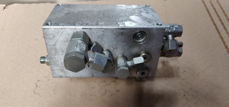 Pièce matériel de récolte - Cueilleur à maïs - BLOC ELECTRO HYDRAULIQUE