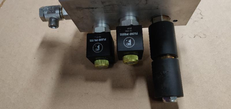 Pièce matériel de récolte - Cueilleur à maïs - BLOC ELECTRO HYDRAULIQUE