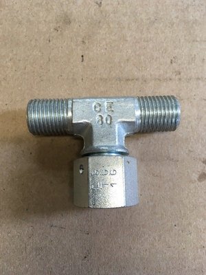 Pièce matériel de récolte - Cueilleur à maïs - RACCORD T 1/4 M-F-M